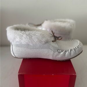 Cozy White Fur-Lined Moccasins- New 
M